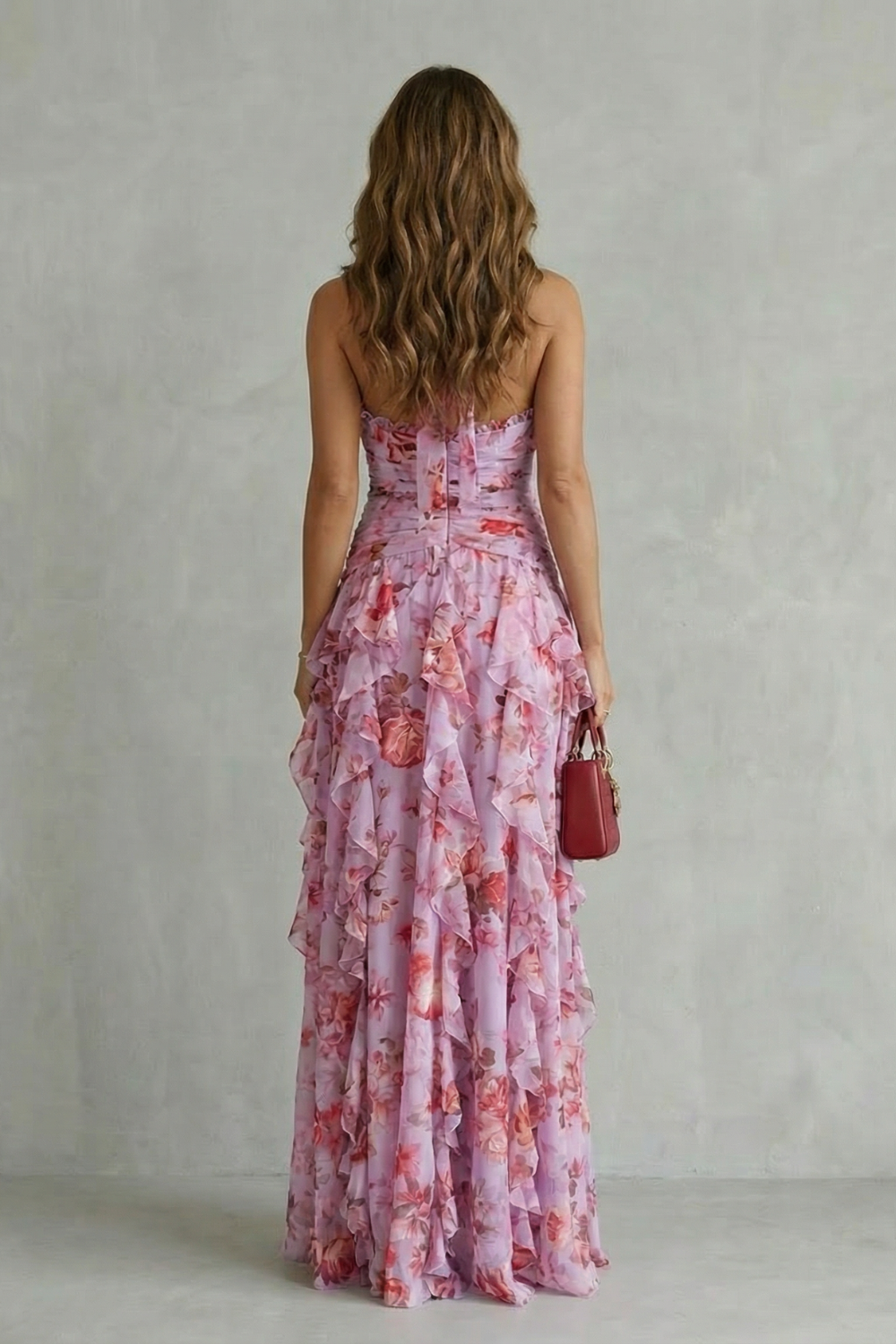 Belladina | Romántica cascada de rosas. Vestido largo con escote americano