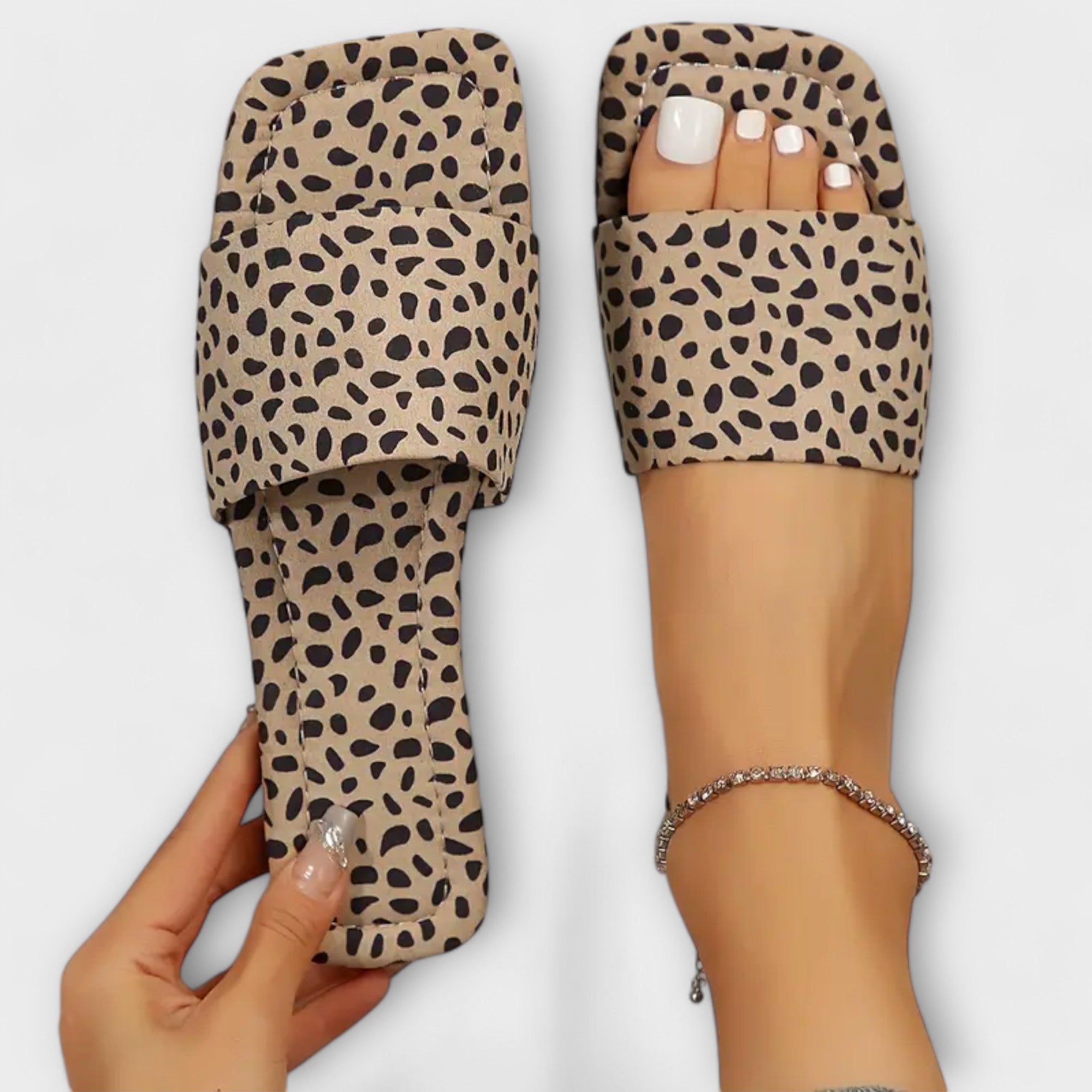 Blanca™ – Sandalia Safari Flat