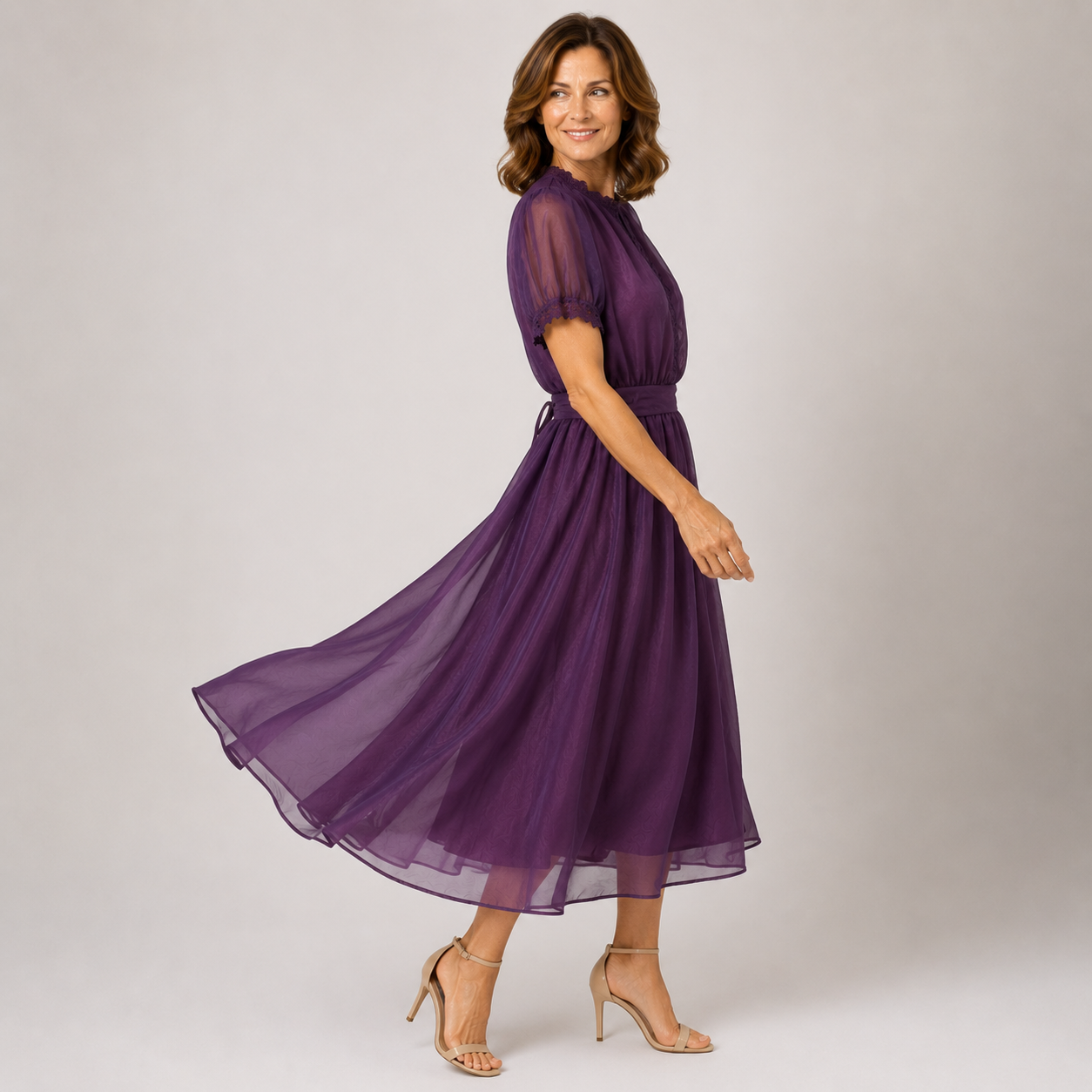 Flavia | Vestido largo con escote en forma de gota y ribete de encaje de gasa