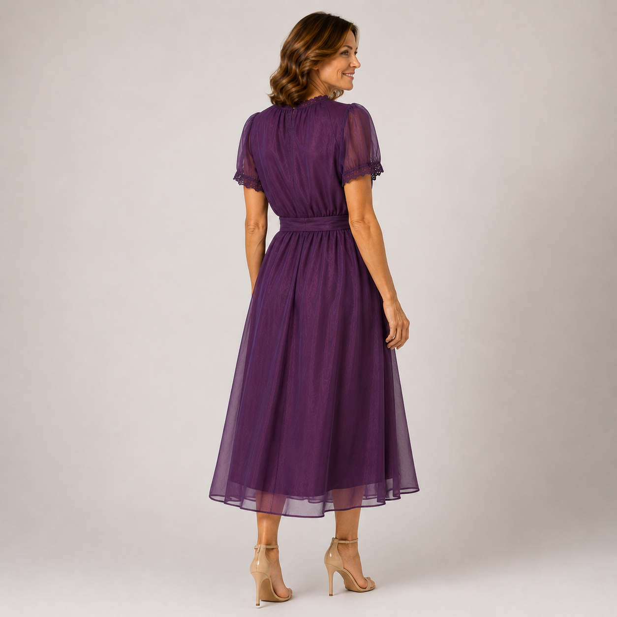 Flavia | Vestido largo con escote en forma de gota y ribete de encaje de gasa
