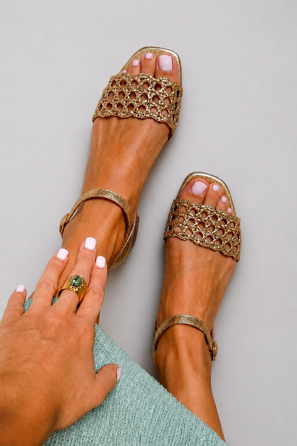 Aurora | Sandalias doradas Encanto de verano