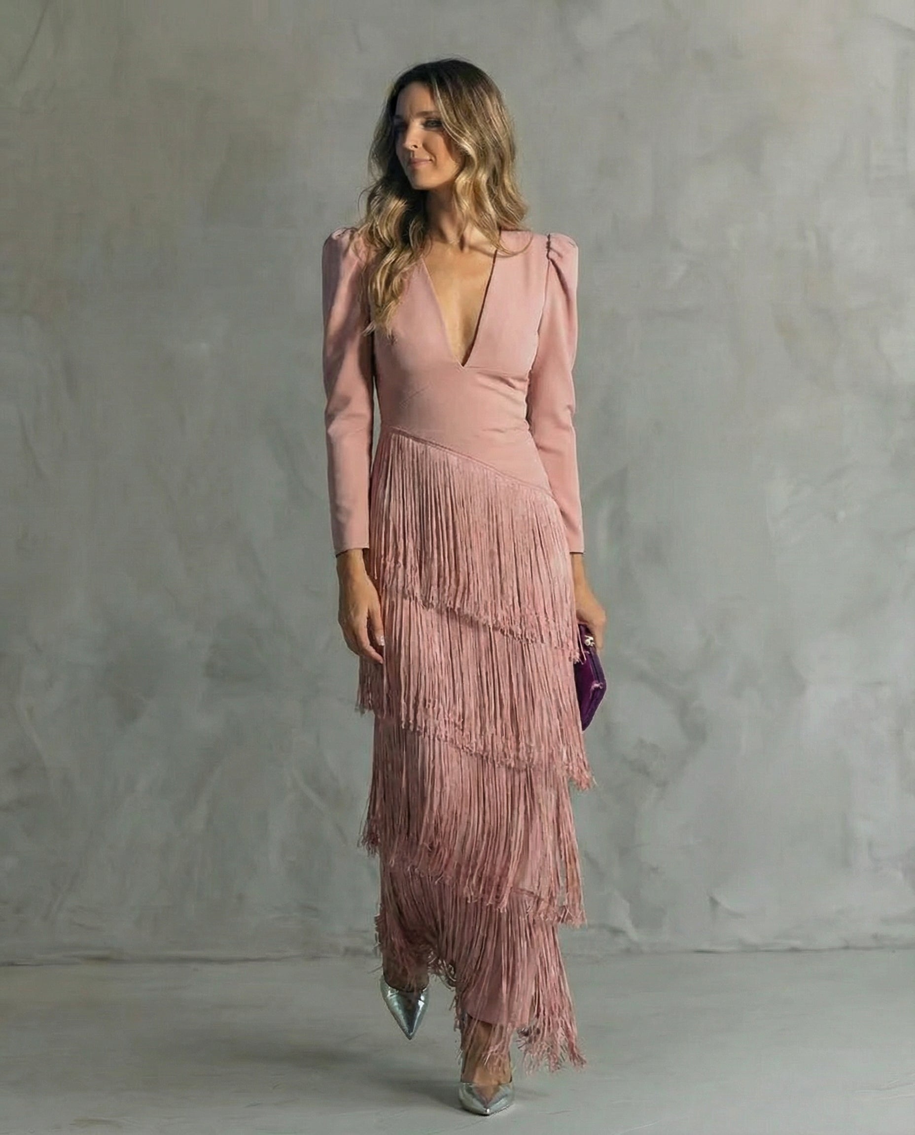Chiara | Vestido elegante con mangas con flecos